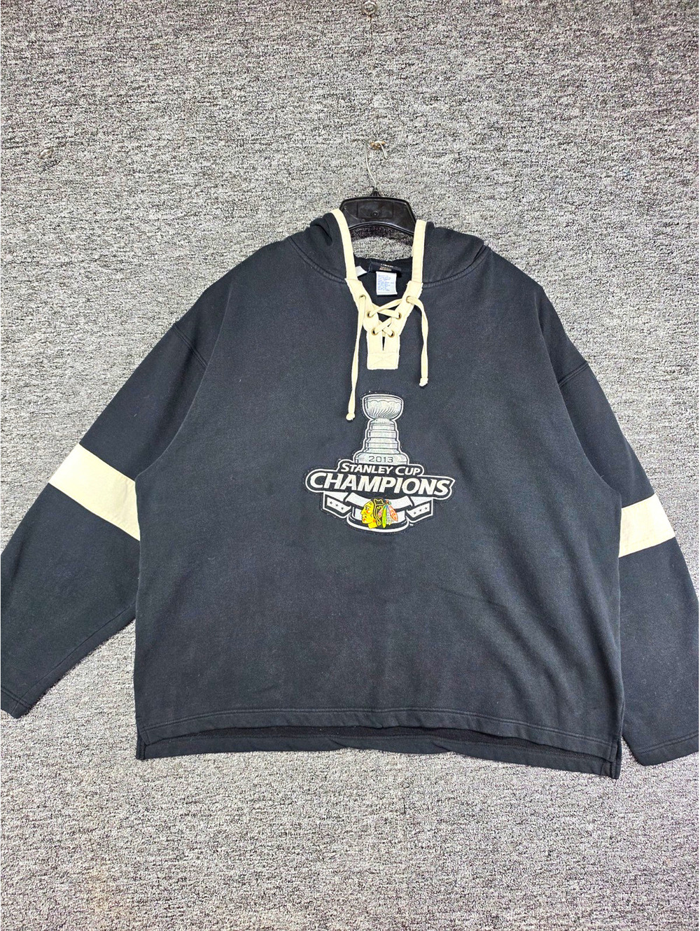 Old Time Hockey Chicago Blackhawks 2013 Stanley Cup Champions Lace-Up Hoodie XXL